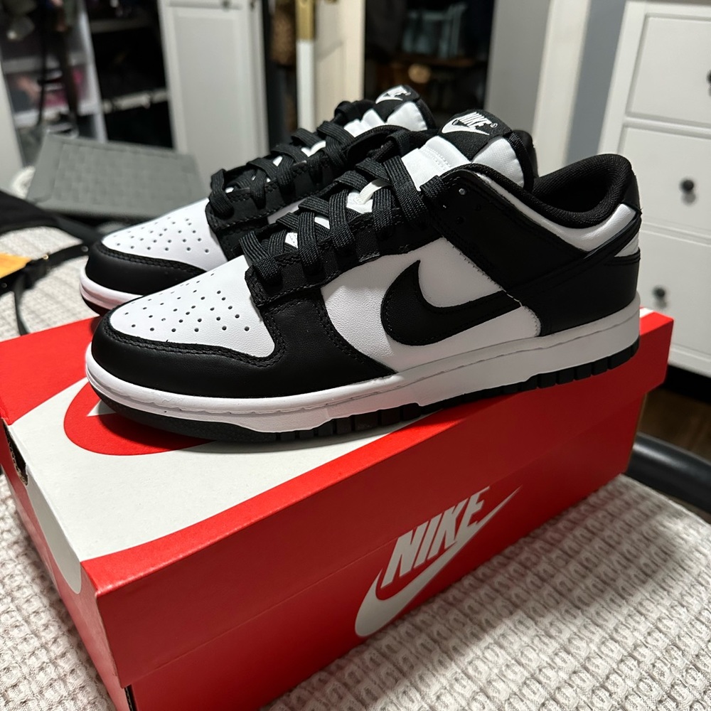 NWT Nike Dunk Low Panda 7M/8.5W